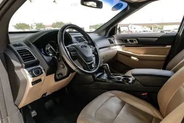 Used 2016 Ford Explorer Limited image 3