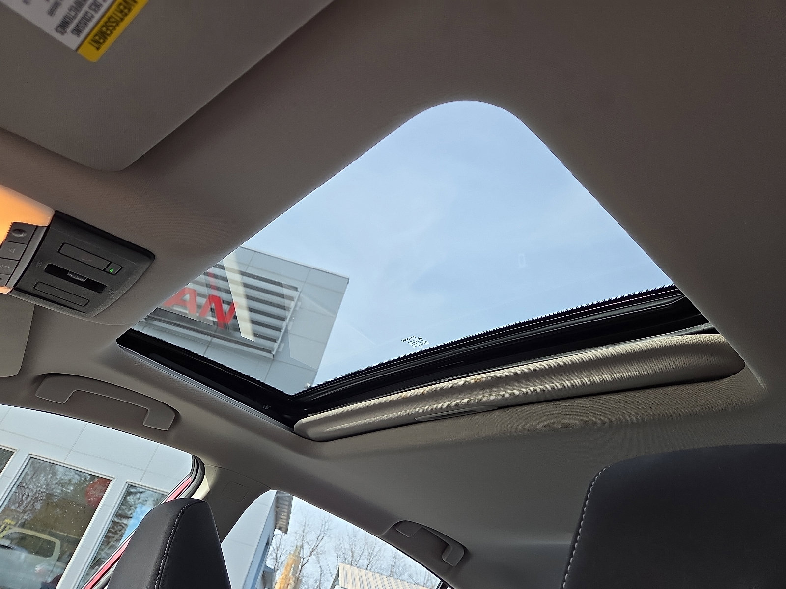 Used 2024 Nissan Altima 2.5 SV w/ SV Premium Package image 15