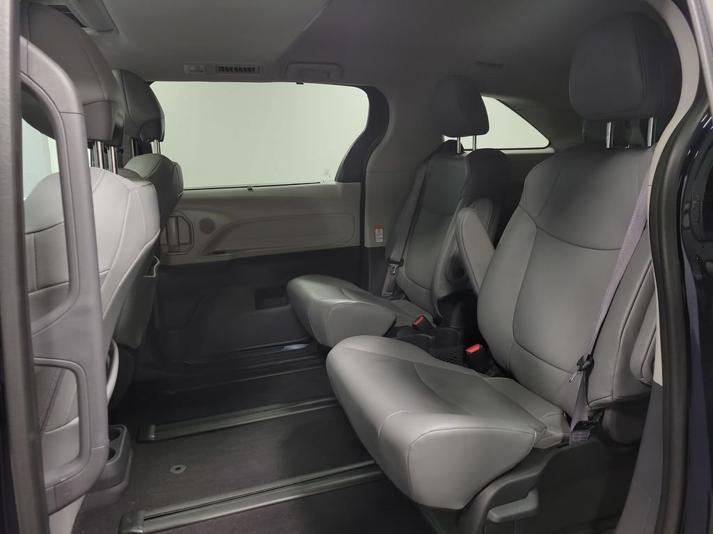 Used 2024 Toyota Sienna XLE AWD/4WD image 23