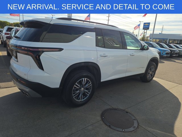 Used 2024 Chevrolet Traverse LT w/ Trailering Package FWD image 16