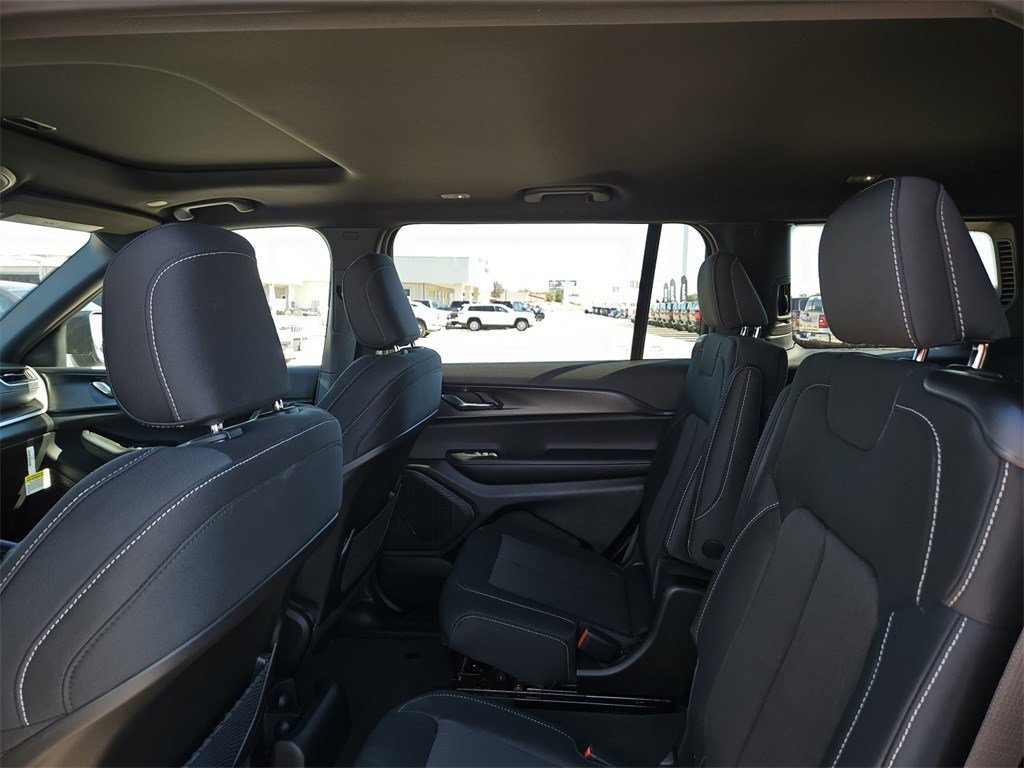 New 2025 Jeep Grand Cherokee L Laredo w/ Luxury Tech Group I image 15