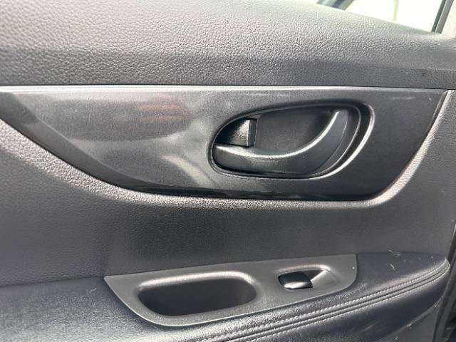 Used 2020 Nissan Rogue S image 18