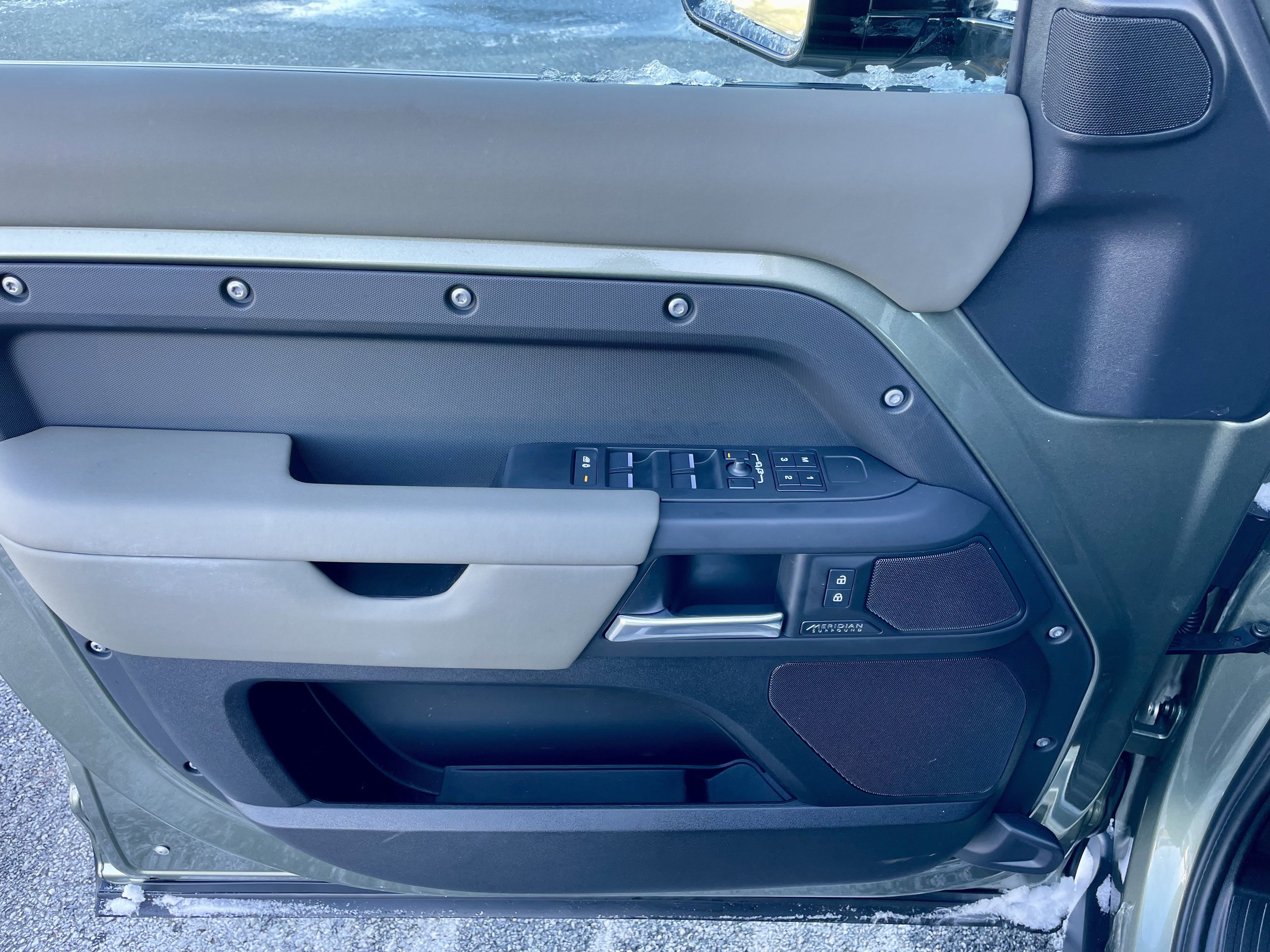 Certified 2025 Land Rover Defender 110 X-Dynamic SE image 12