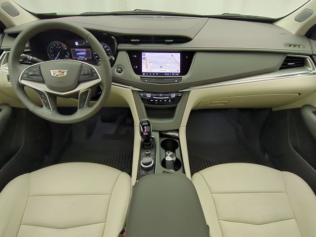 Certified 2024 Cadillac XT5 Premium Luxury w/ LPO, Floor Liner Package AWD/4WD image 23