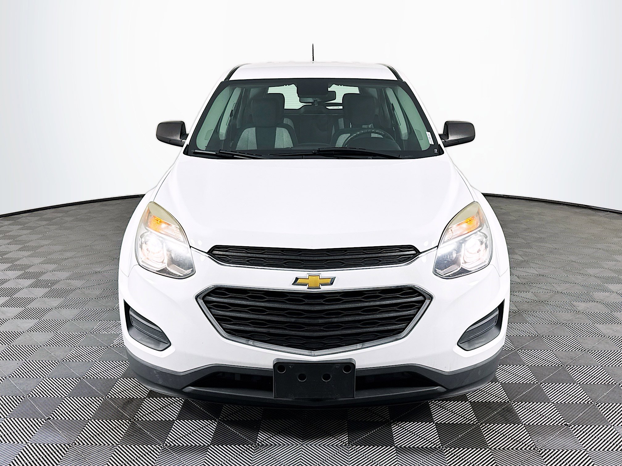 Used 2017 Chevrolet Equinox LS image 2