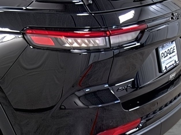 New 2025 Jeep Grand Cherokee Altitude image 10