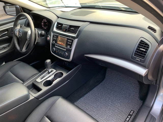 Used 2016 Nissan Altima 2.5 SR w/ LED Appearance Package image 11