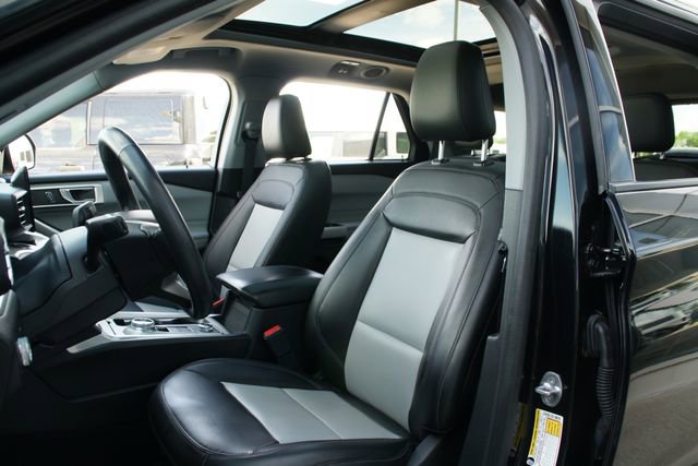 Certified 2022 Ford Explorer XLT w/ Equipment Group 202A AWD/4WD image 17