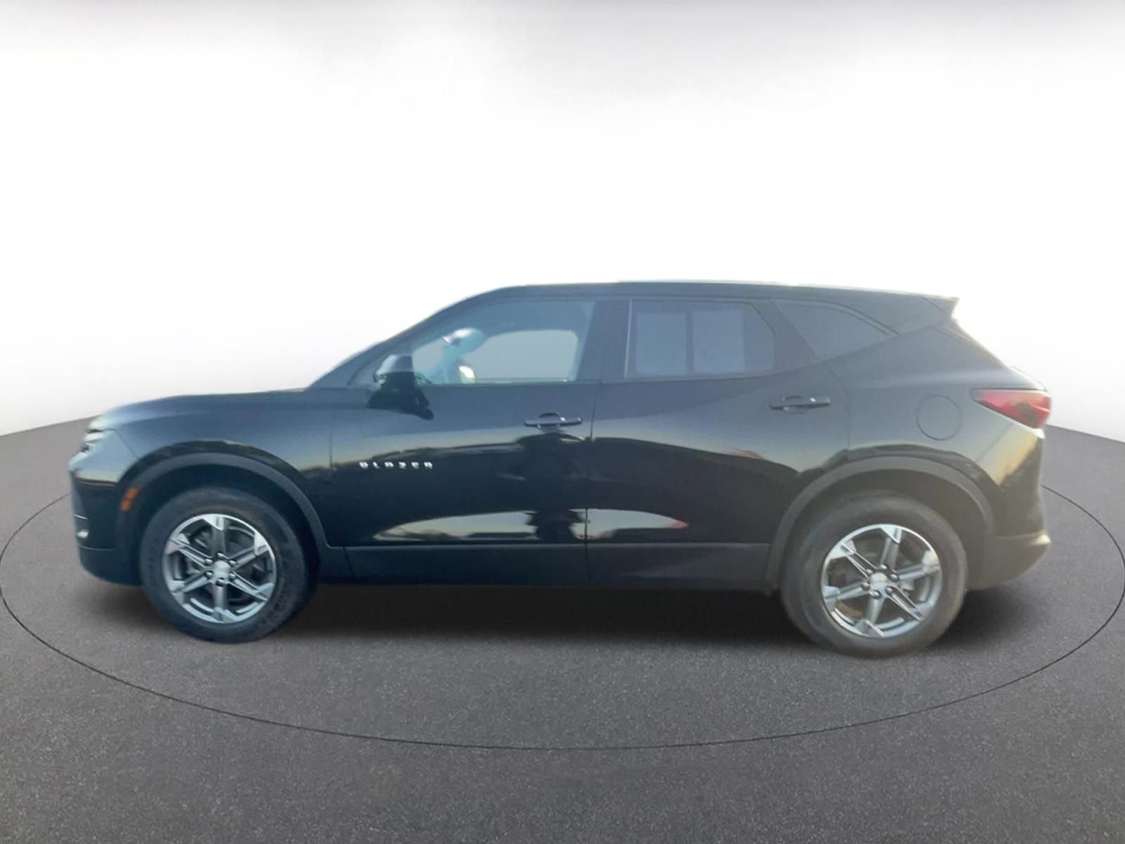 Used 2025 Chevrolet Blazer LT image 9