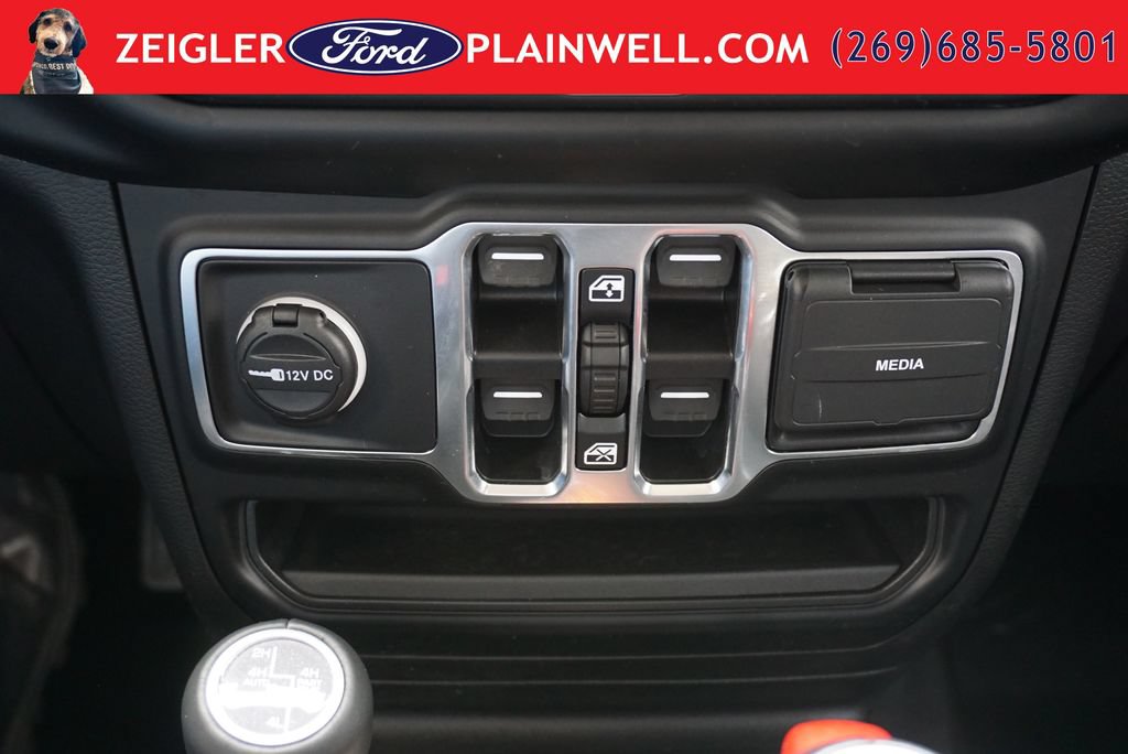 Used 2023 Jeep Wrangler Unlimited Sahara w/ Cold Weather Group AWD/4WD image 22