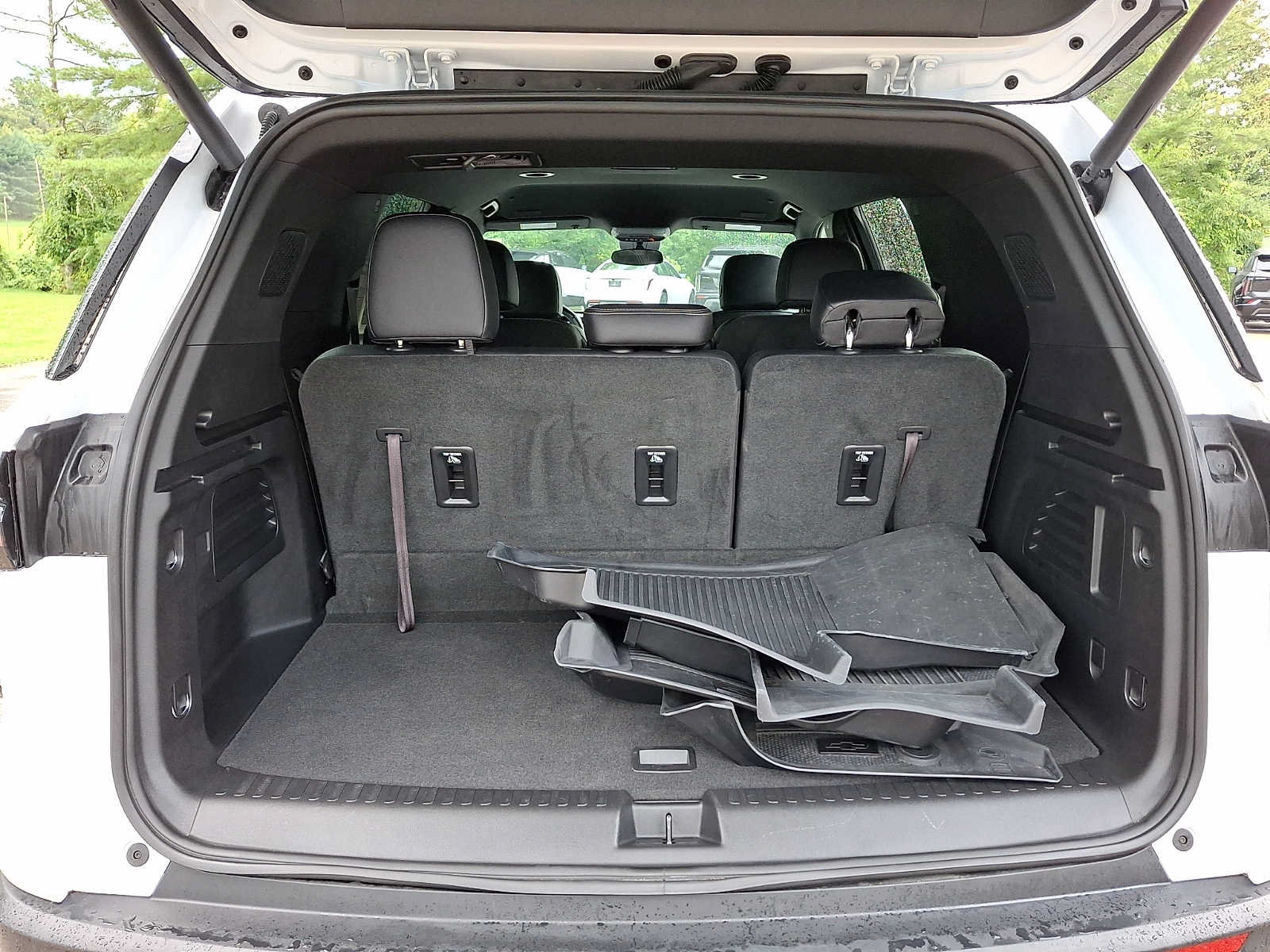 Used 2025 Chevrolet Traverse LT w/ Enhanced Driving Package FWD image 23