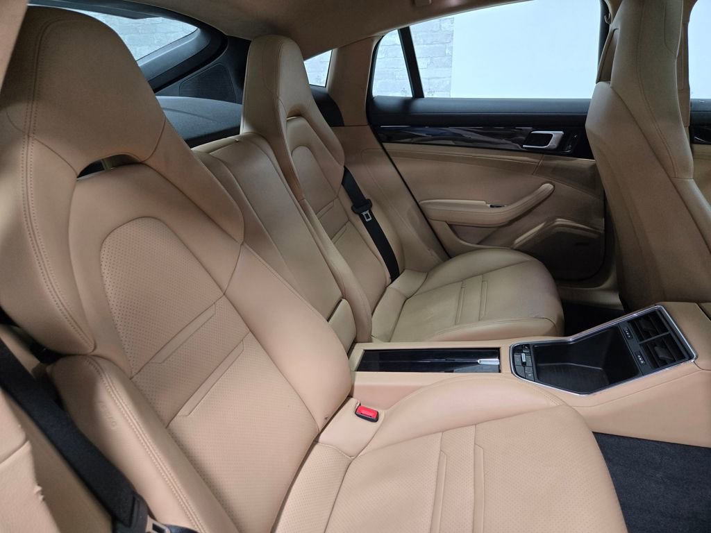 Used 2018 Porsche Panamera 4 image 47