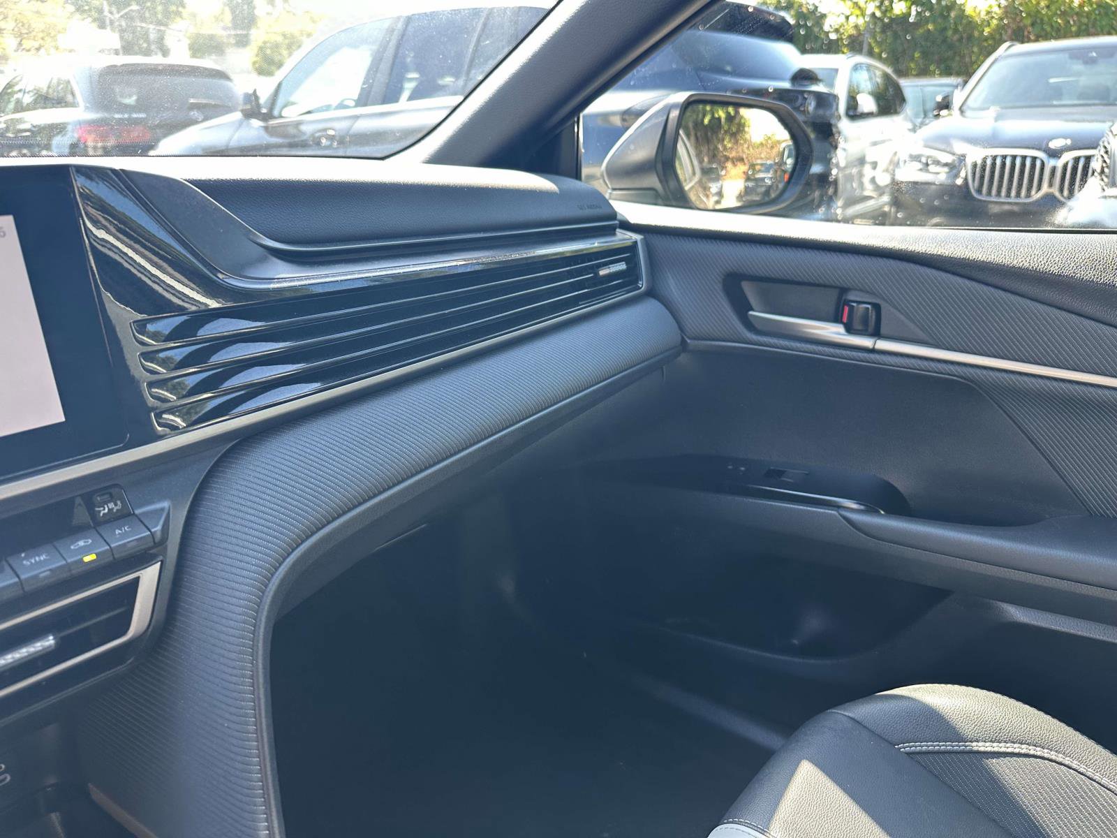 Used 2025 Toyota Camry SE image 28