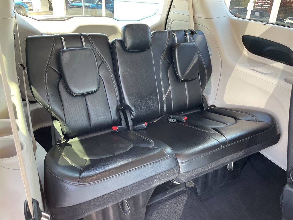 Used 2022 Chrysler Pacifica Touring-L FWD image 36