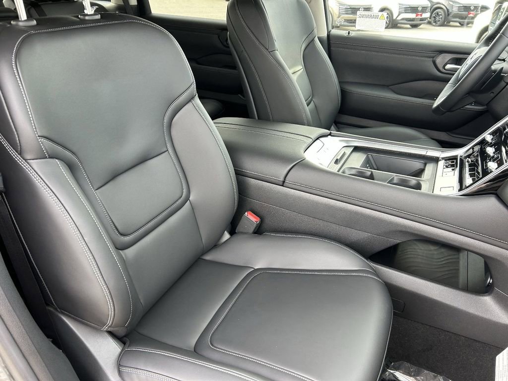 New 2026 Nissan Armada SV image 10