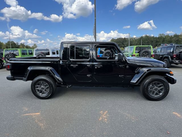 New 2025 Jeep Gladiator Sport AWD/4WD image 13