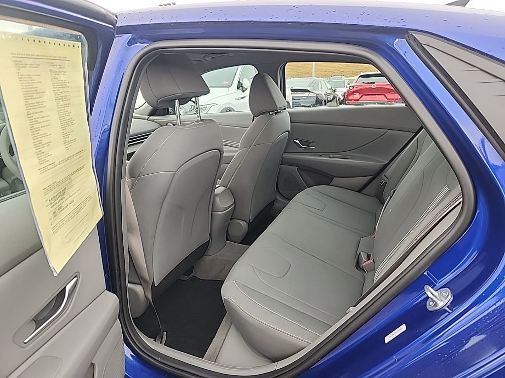 Certified 2023 Hyundai Elantra SEL w/ Convenience Package image 11