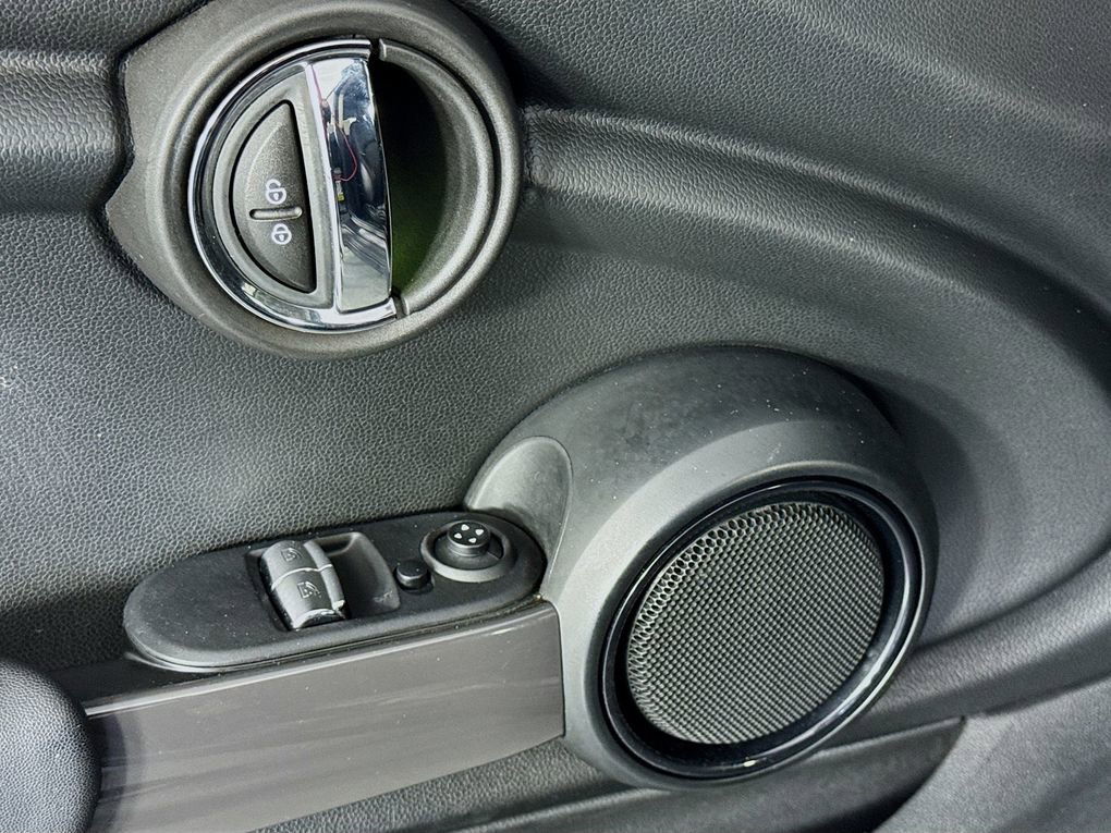 Used 2017 MINI Cooper 2-Door Hardtop FWD image 23