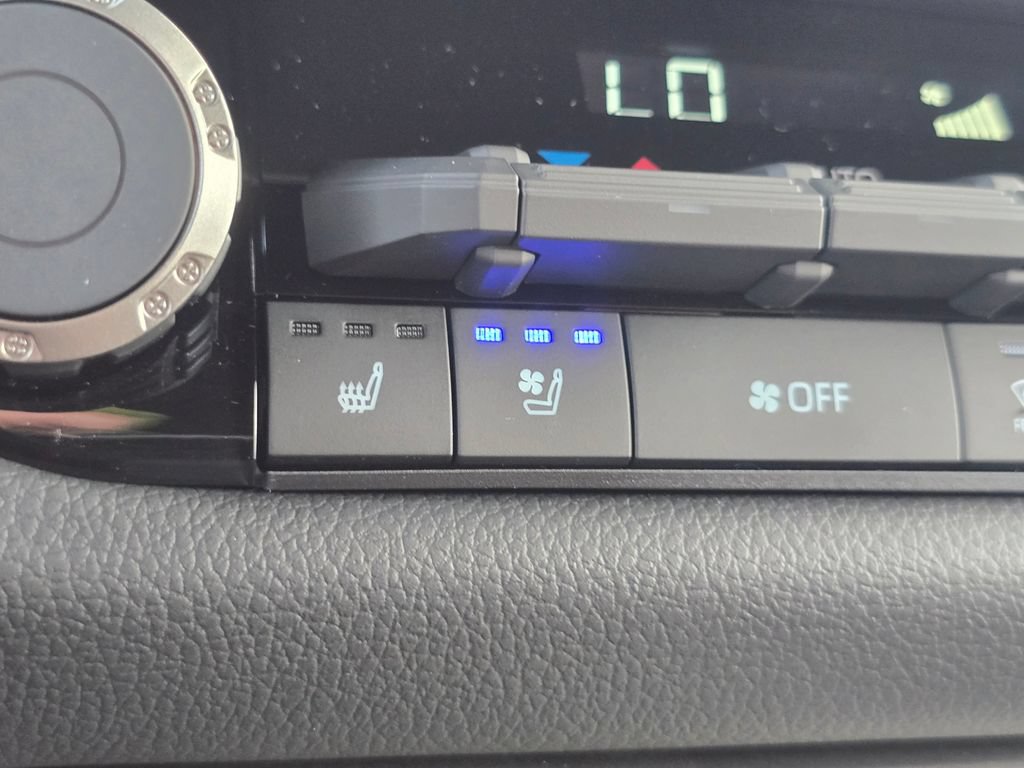 New 2026 Toyota Tundra Limited AWD/4WD image 8