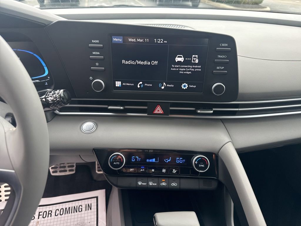 Used 2025 Hyundai Elantra Sport image 3