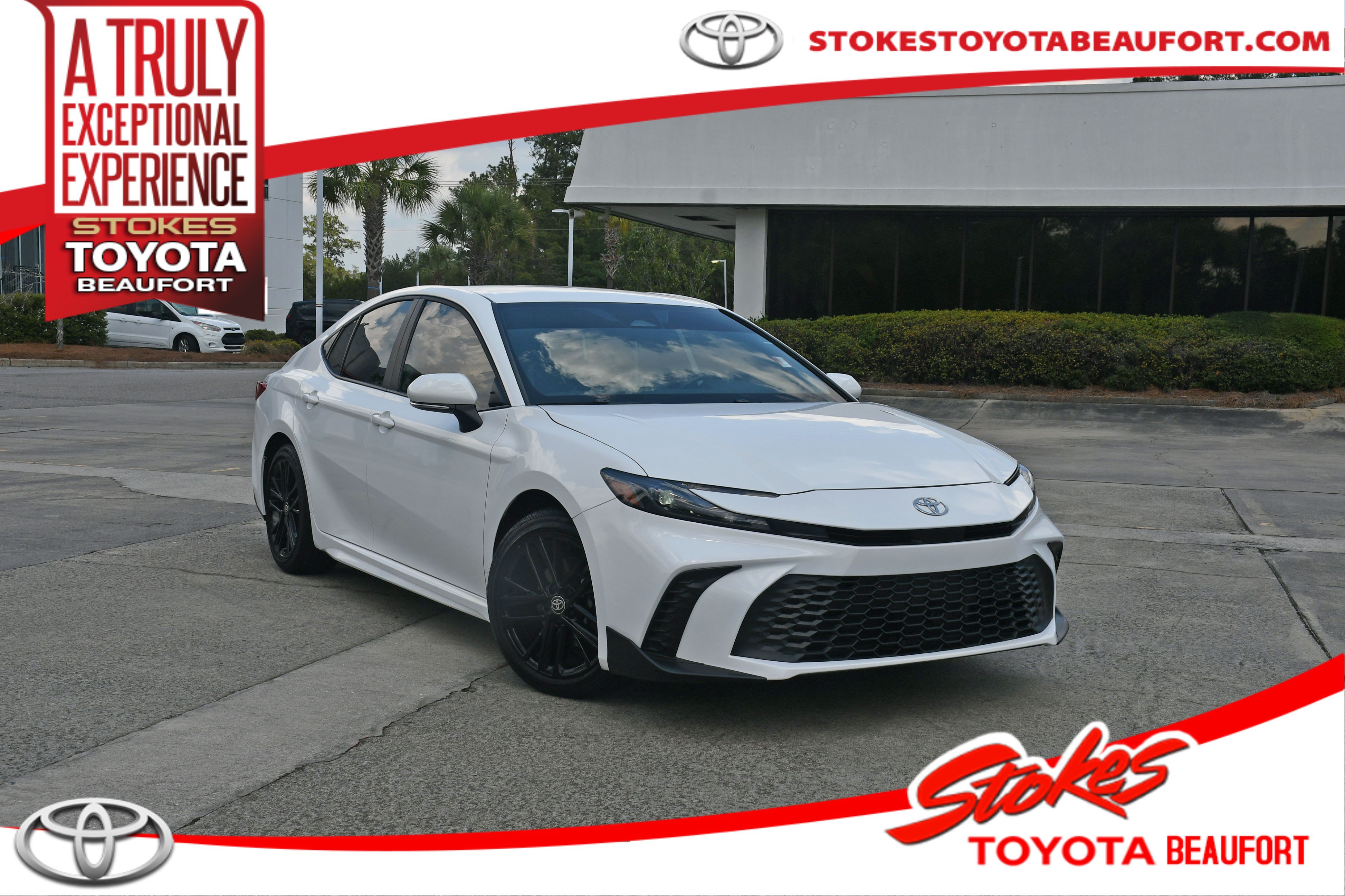 Certified 2025 Toyota Camry SE FWD image 1