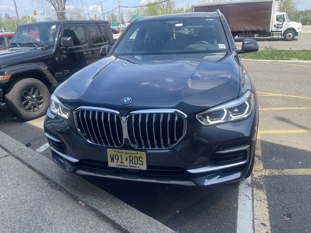 Used 2022 BMW X5 xDrive45e w/ Executive Package AWD/4WD image 3