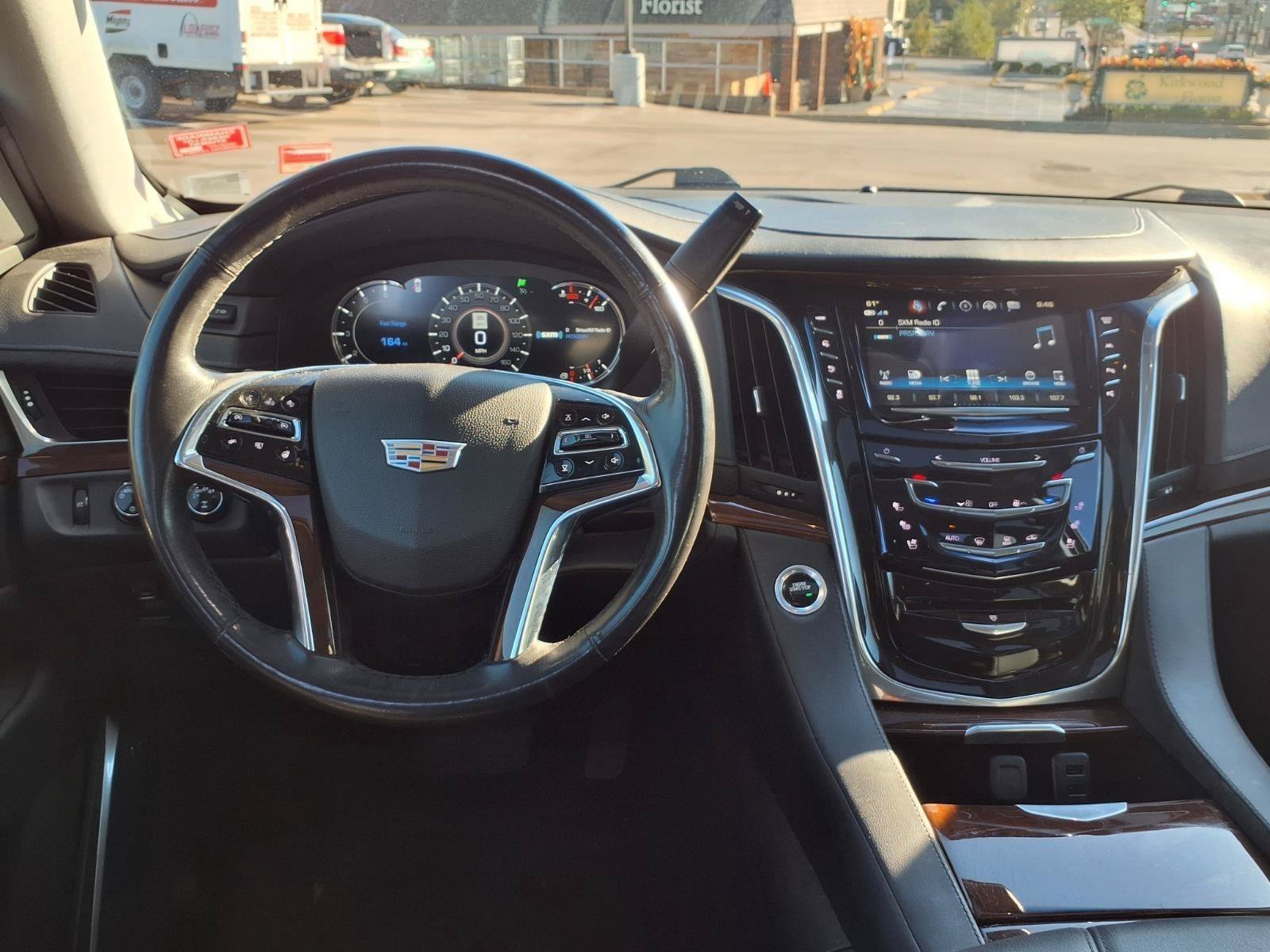 Used 2019 Cadillac Escalade Premium Luxury AWD/4WD image 5
