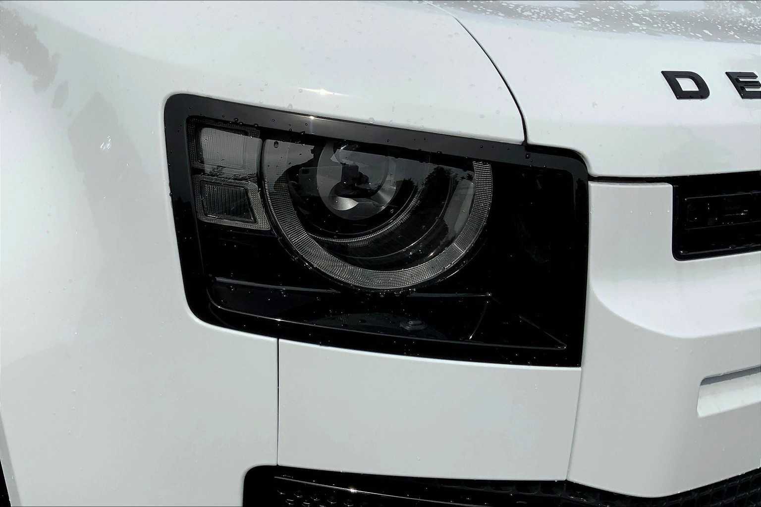 New 2025 Land Rover Defender 110 X-Dynamic SE image 16