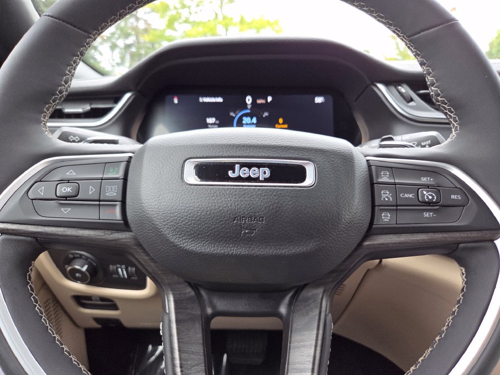 Used 2024 Jeep Grand Cherokee Limited AWD/4WD image 37