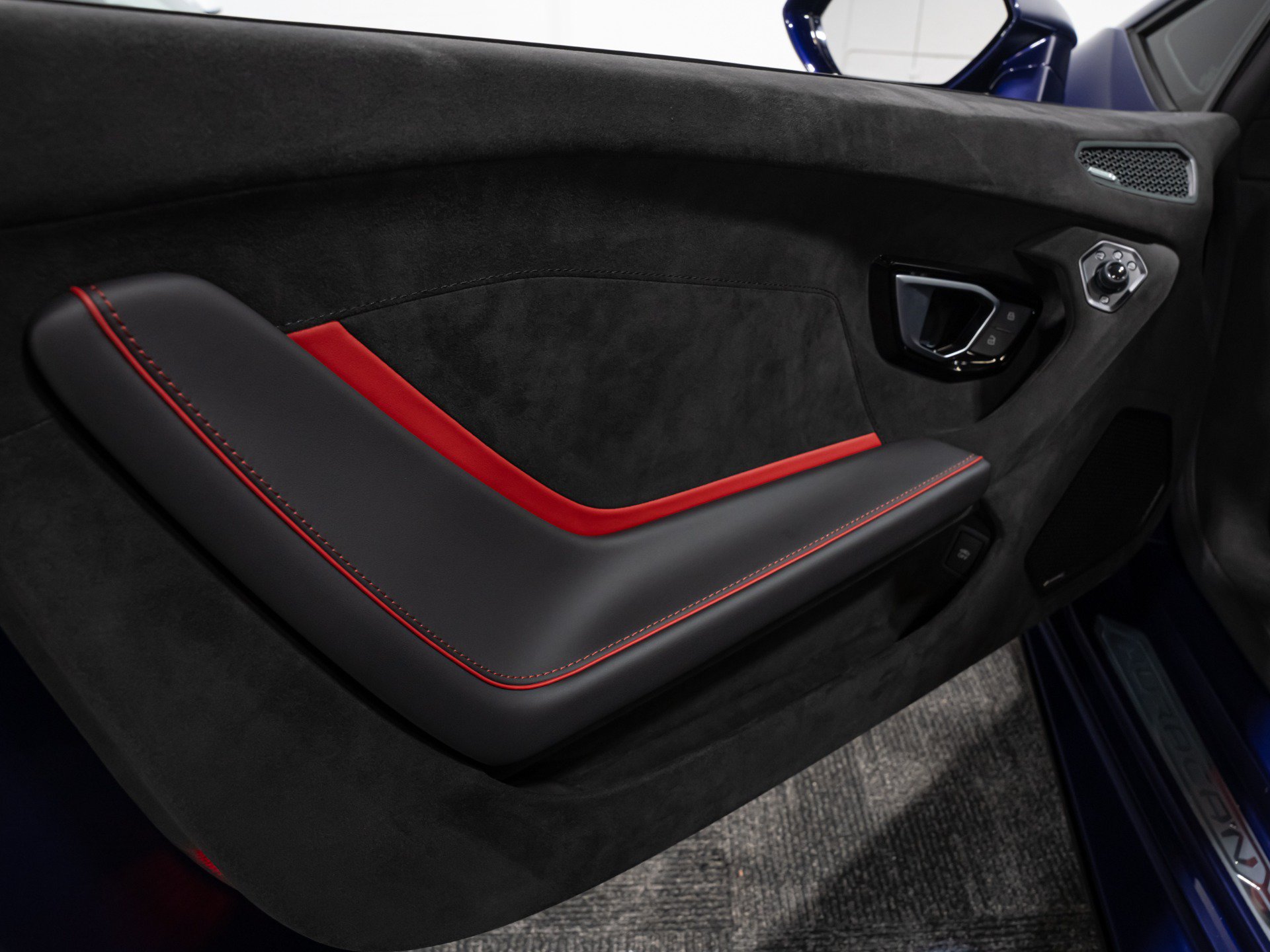 Used 2024 Lamborghini Huracan Tecnica RWD image 31