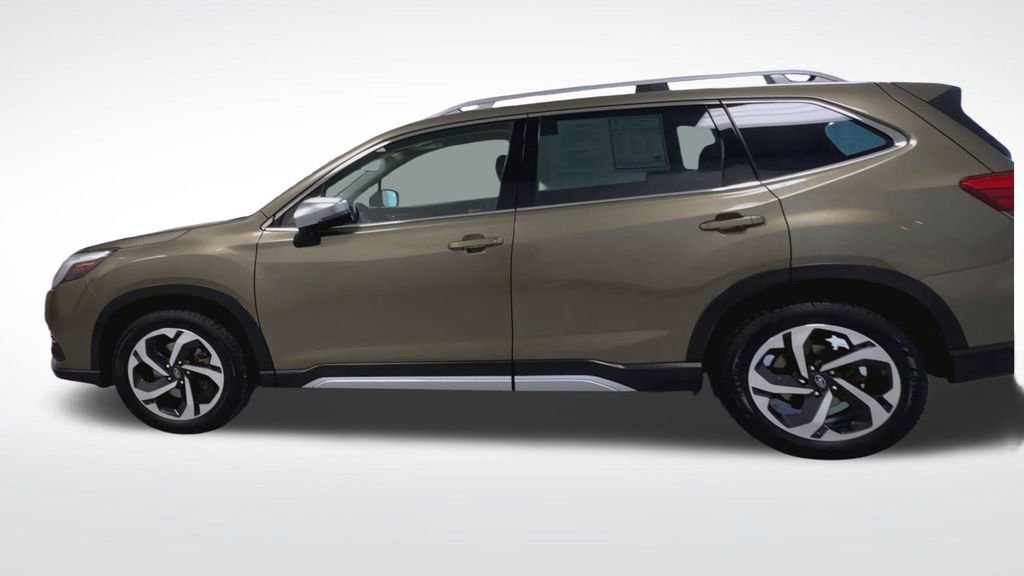 Used 2023 Subaru Forester Touring AWD/4WD image 5