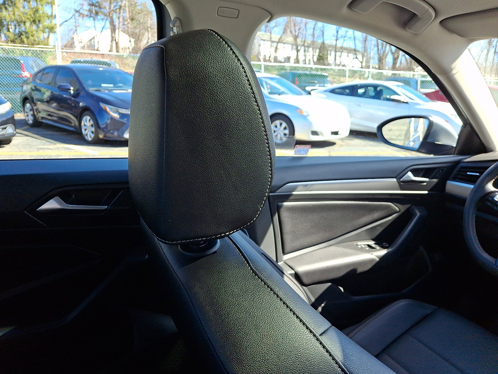 Used 2021 Volkswagen Jetta SE w/ SE Cold Weather Package image 13