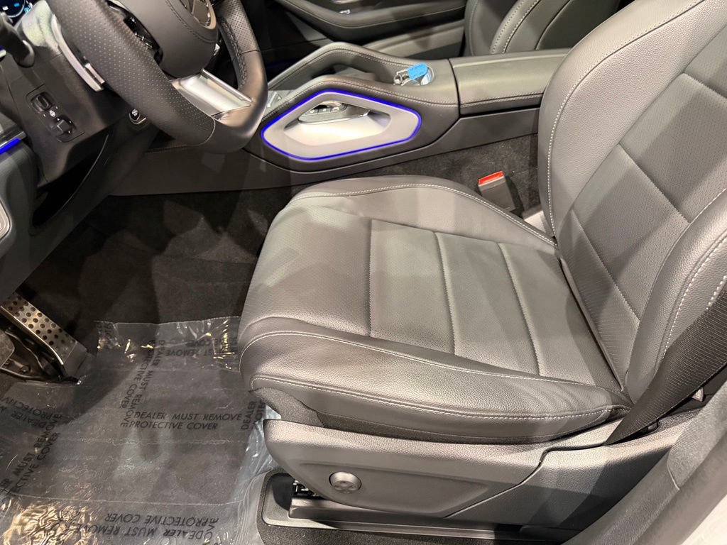 Used 2025 Mercedes-Benz GLS 450 4MATIC w/ AMG Line Exterior image 33
