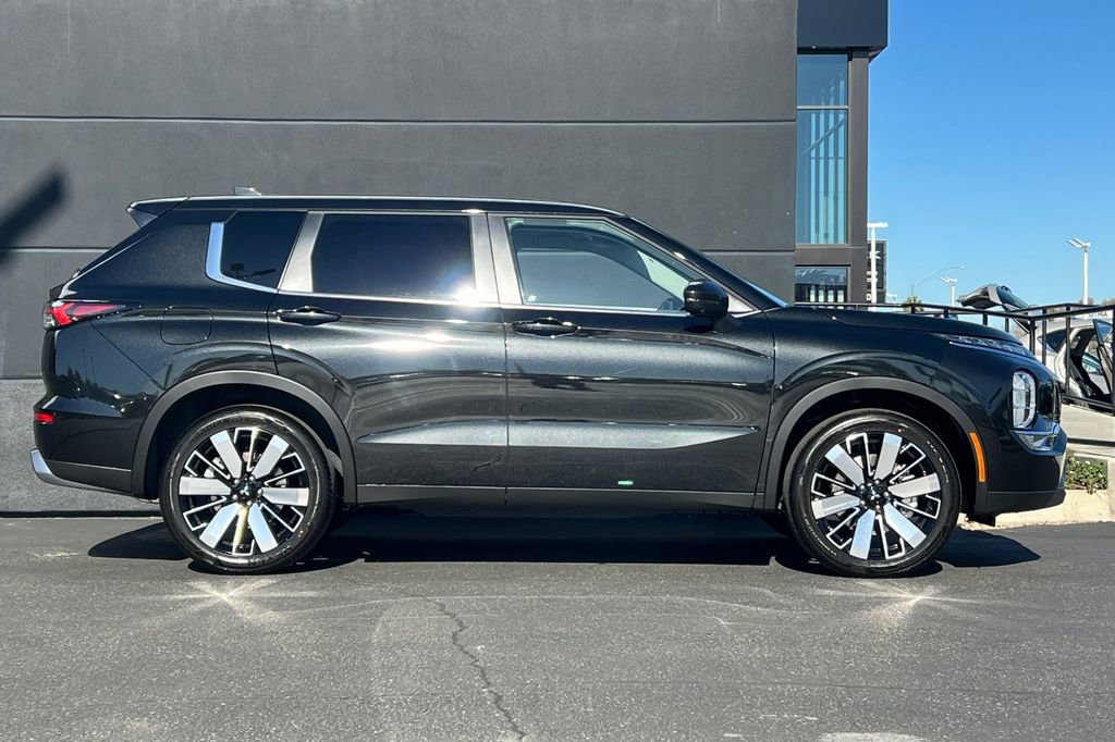New 2026 Mitsubishi Outlander SE image 4