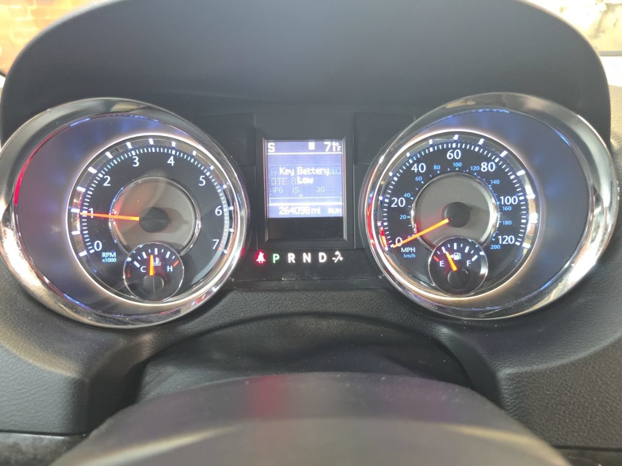Used 2015 Chrysler Town & Country Limited Platinum FWD image 23