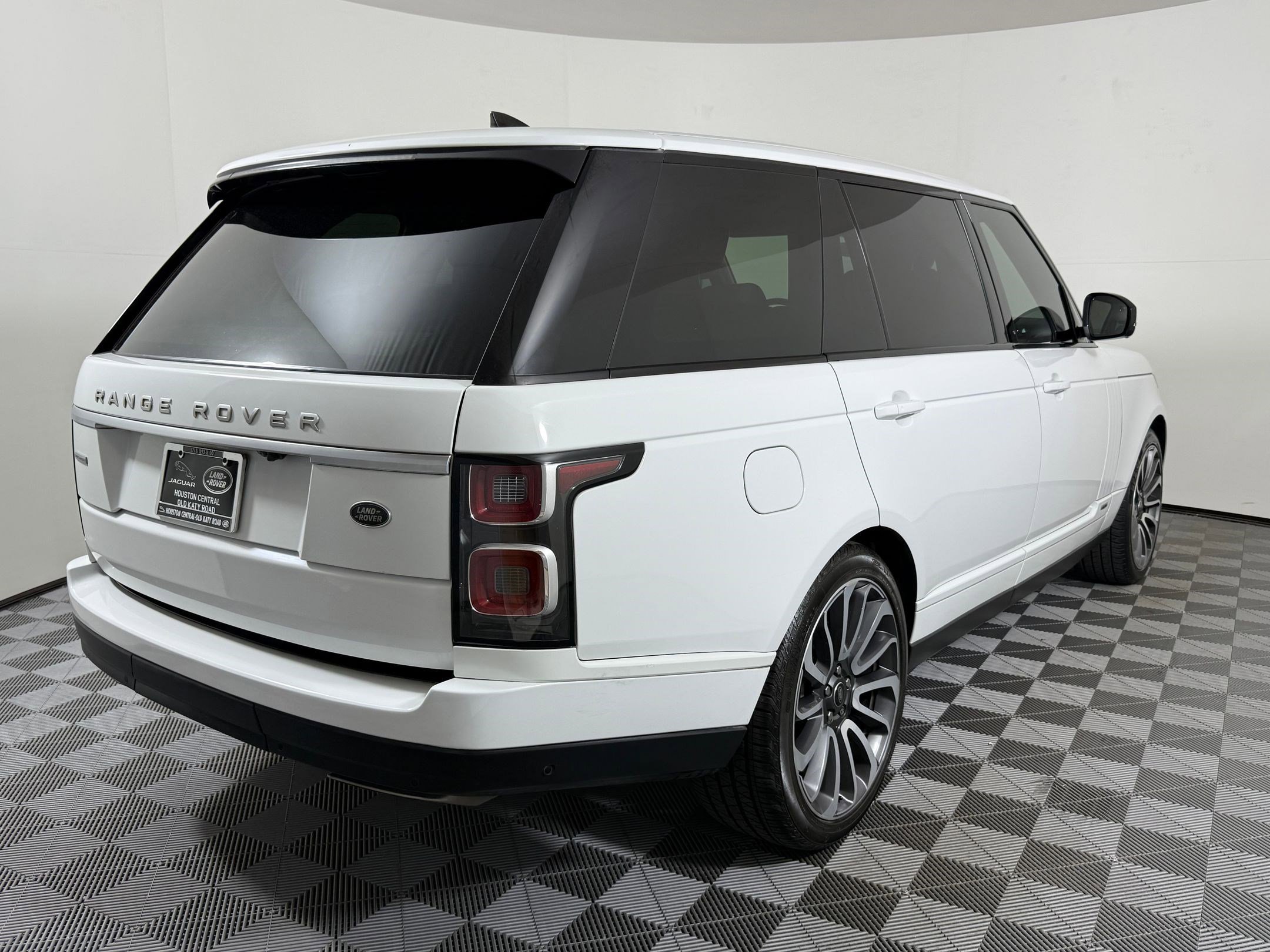 Used 2018 Land Rover Range Rover Long Wheelbase Supercharged image 9