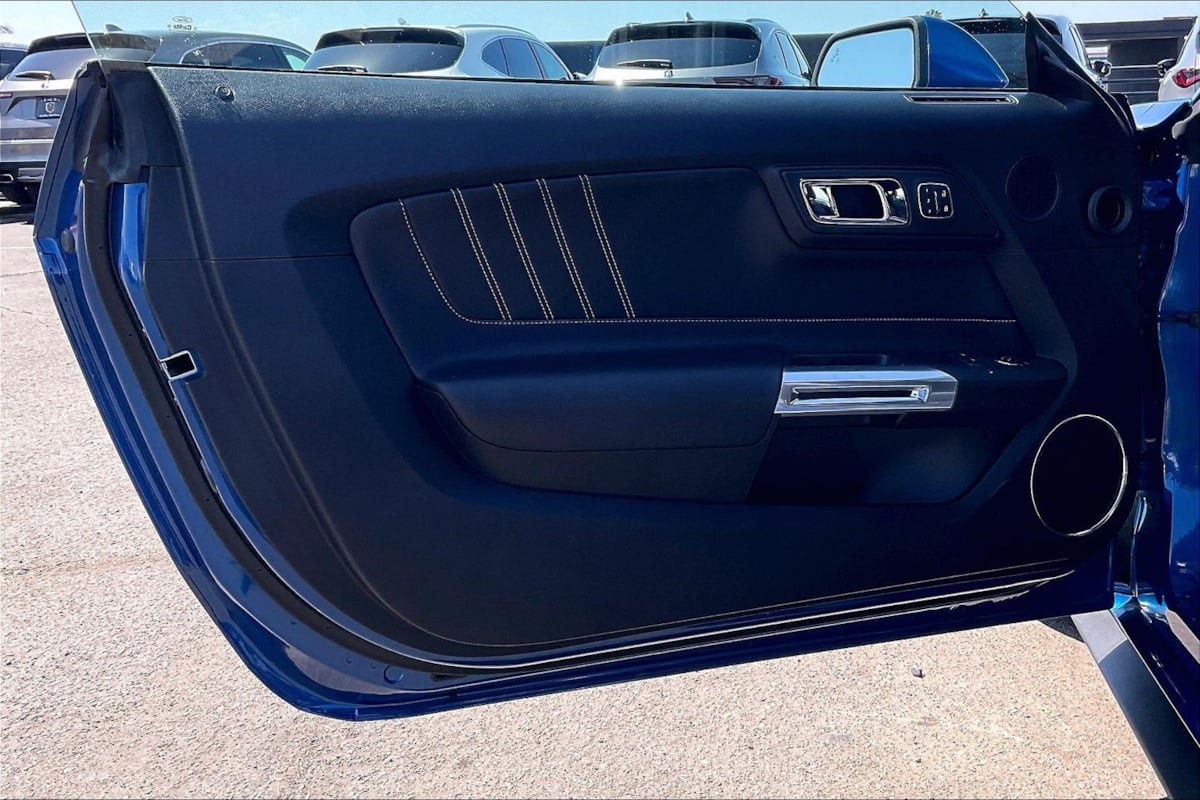 Used 2017 Ford Mustang GT Premium w/ Equipment Group 401A RWD image 20