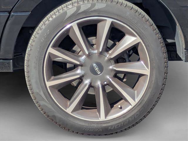 Used 2017 Lincoln Navigator Reserve image 18