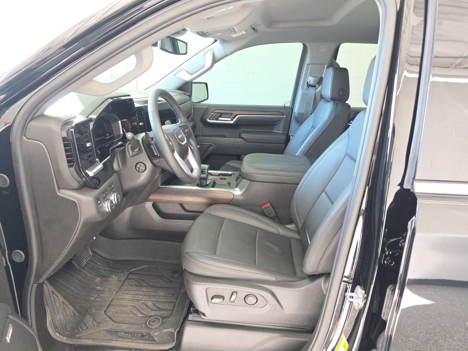 Used 2024 GMC Sierra 1500 SLT w/ SLT Premium Package image 37