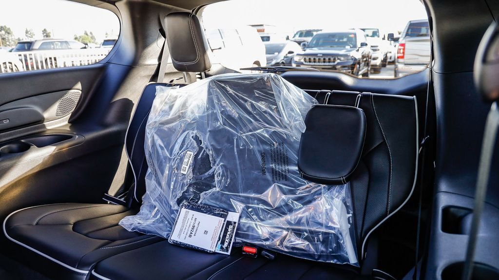 New 2026 Chrysler Pacifica Limited w/ S Appearance Package image 25