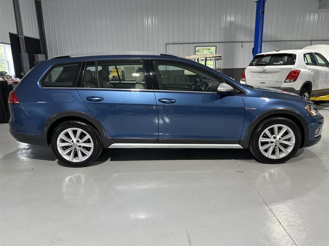Used 2017 Volkswagen Golf SE image 8