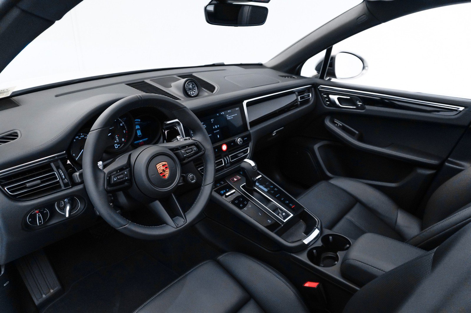 Certified 2023 Porsche Macan Turbo AWD/4WD image 4