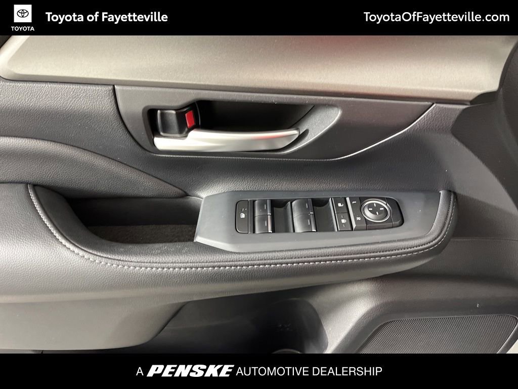 Used 2025 Toyota Grand Highlander AWD image 28