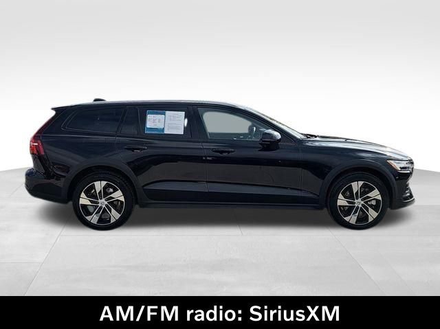 Used 2025 Volvo V60 B5 Cross Country Plus image 4
