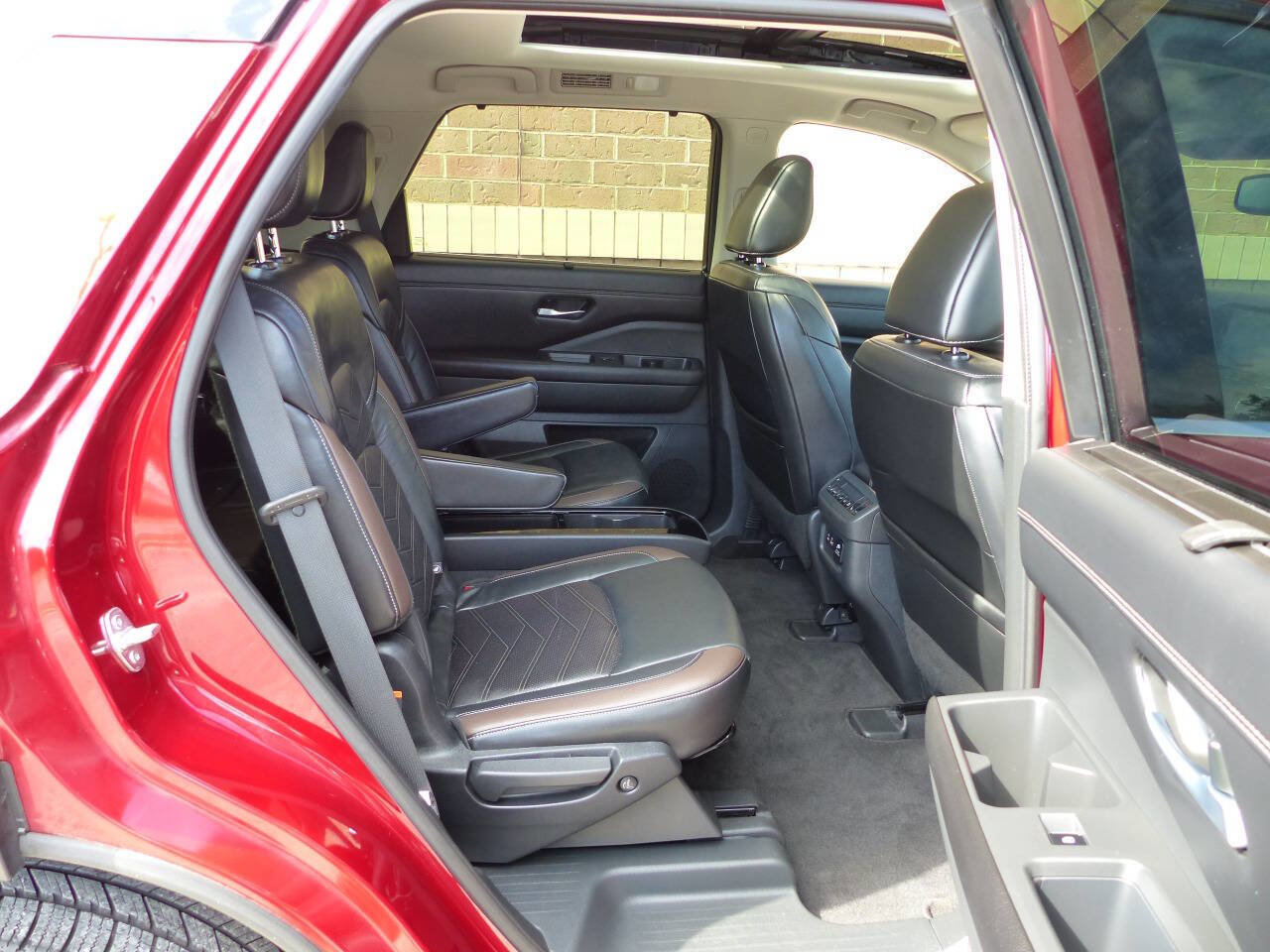 Used 2022 Nissan Pathfinder Platinum w/ Cargo Package FWD image 44