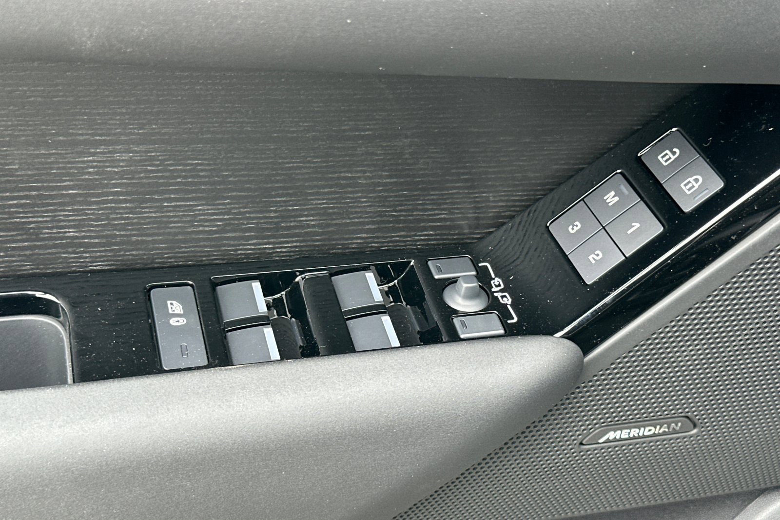 New 2026 Land Rover Range Rover Velar Dynamic SE image 11