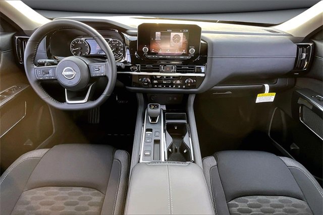 New 2025 Nissan Pathfinder SV image 5
