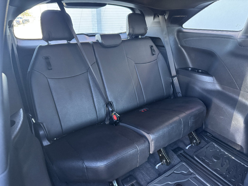 Used 2025 Toyota Sienna XLE Woodland Edition image 11