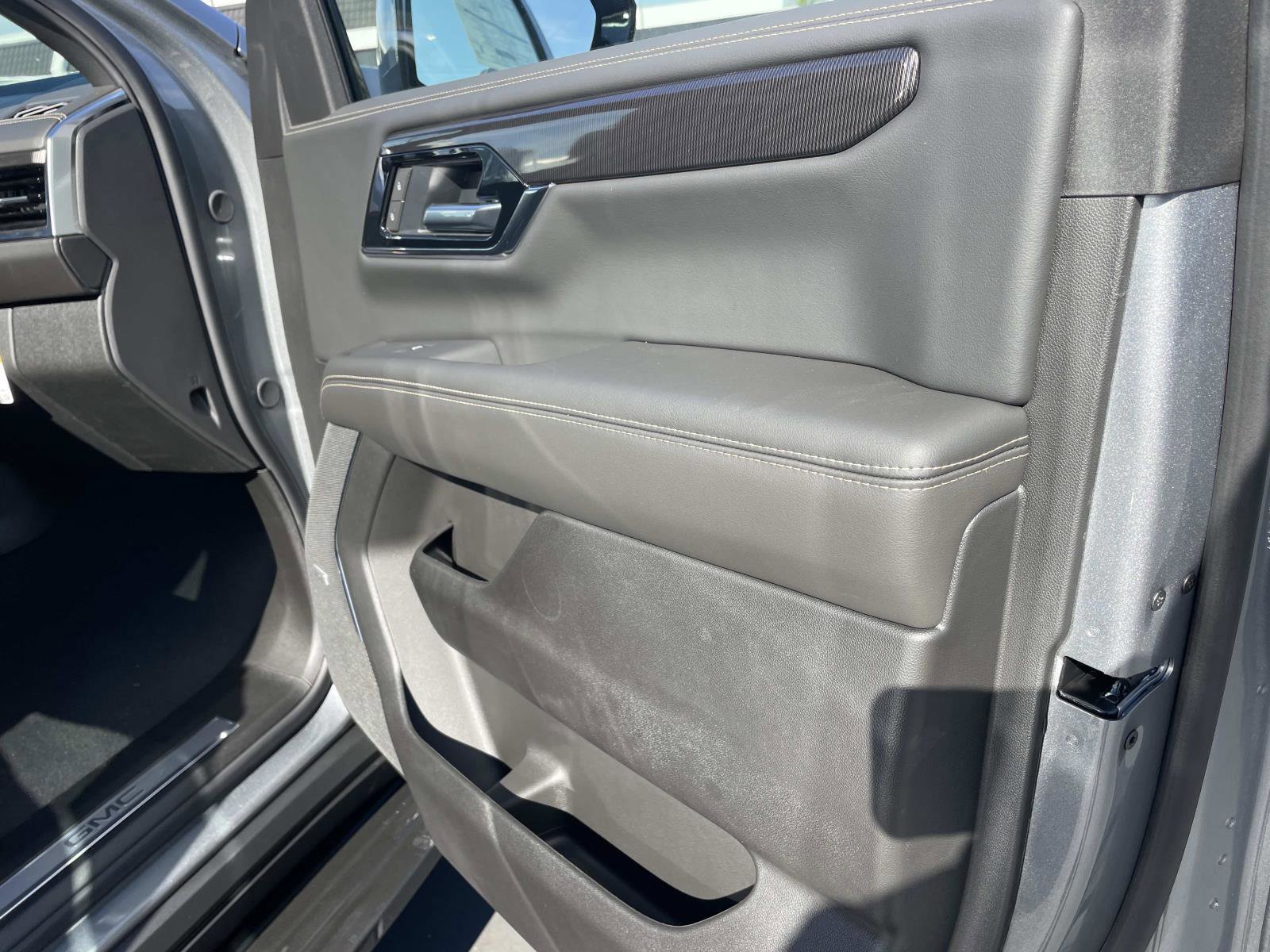 New 2026 GMC Yukon XL Elevation w/ Elevation Premium Package image 27