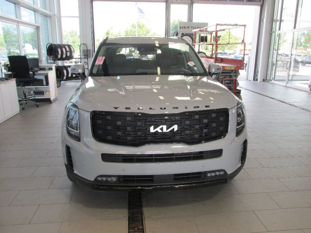 Used 2022 Kia Telluride SX w/ SX Prestige Package image 2